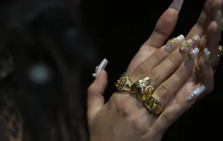 escena de Nueve Sevillas de Gonzalo García-Pelayo