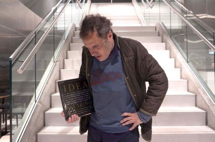 Lucía Seles escaleras